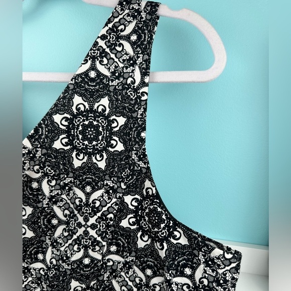 NWT Torrid cropped blouse sleeves top, size 3X, black white lattice print - Picture 8 of 14